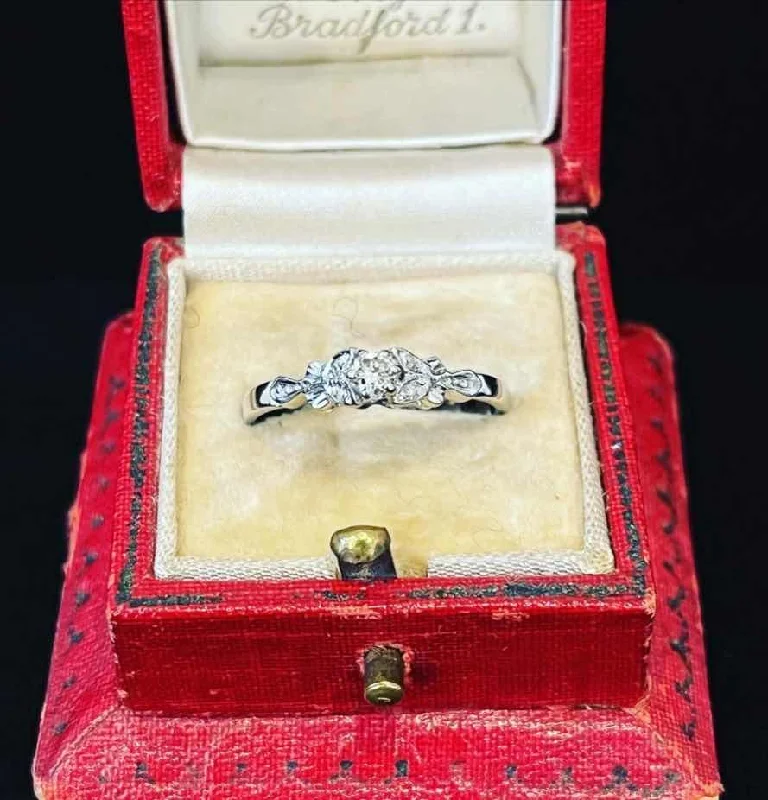 1940s 18ct White Gold Diamond Ring