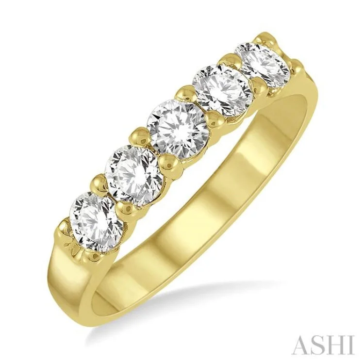 3/4 ctw 5Stones Round Cut Diamond Wedding Band in 14K Yellow Gold