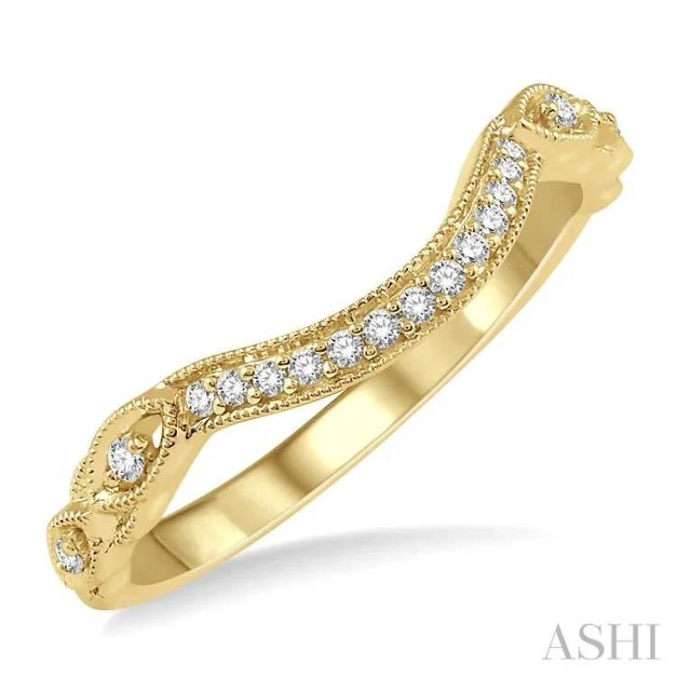 1/10 ctw Arched Center Marquise lattice Round Cut Diamond Wedding Band in 14K Yellow Gold