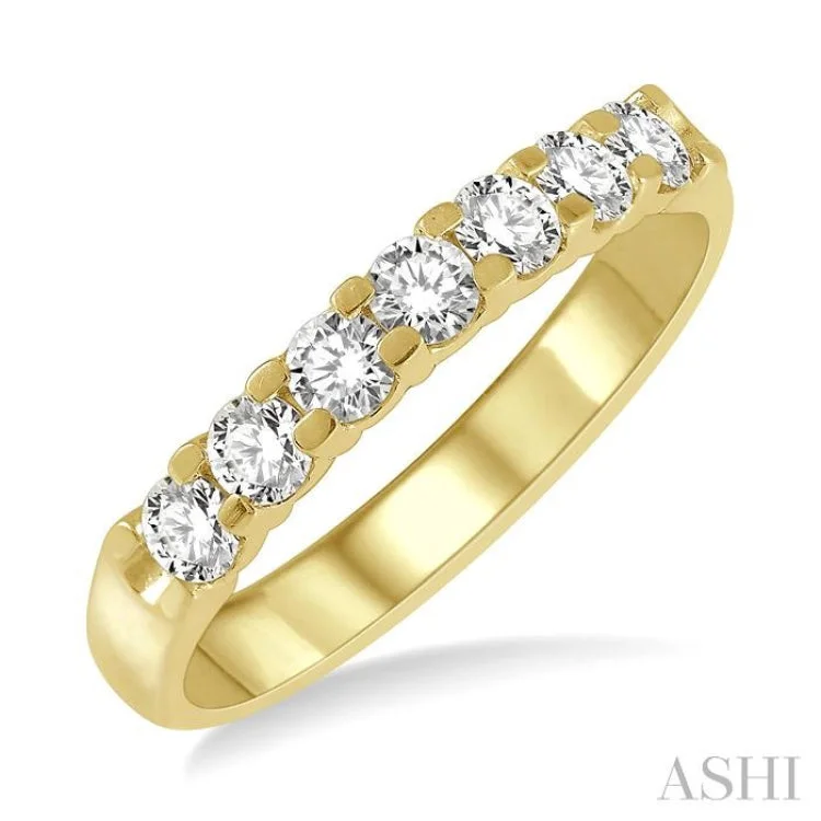 1/2 ctw 7Stones Round Cut Diamond Wedding Band in 14K Yellow Gold