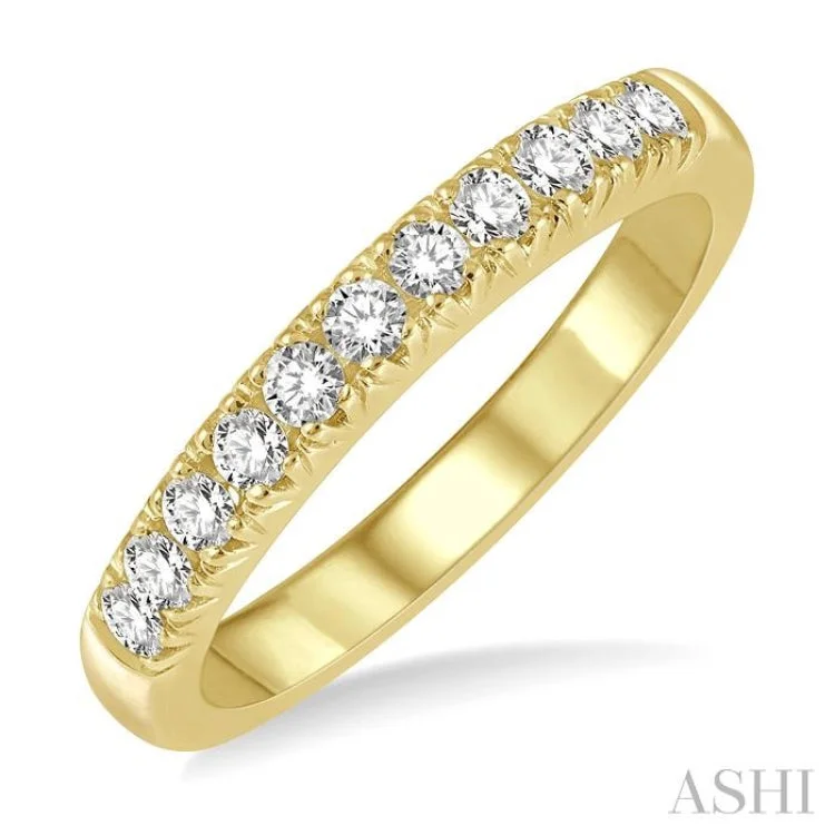 1/3 ctw 11Stones Round Cut Diamond Wedding Band in 14K Yellow Gold