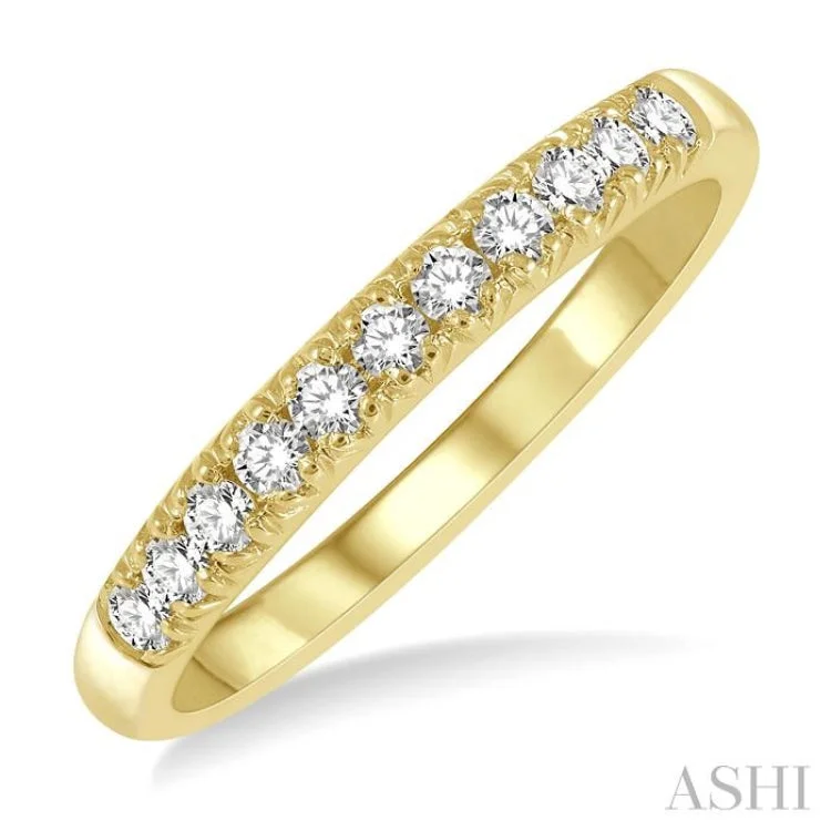 1/4 ctw 11Stones Round Cut Diamond Wedding Band in 14K Yellow Gold