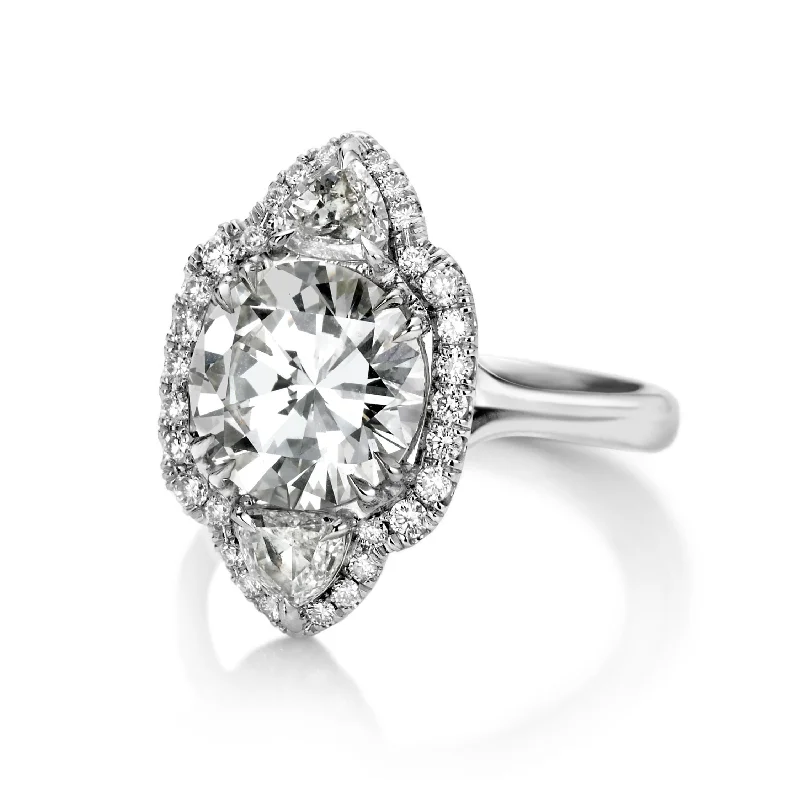 Helen Round Brilliant cut Diamond Engagement Ring in Platinum