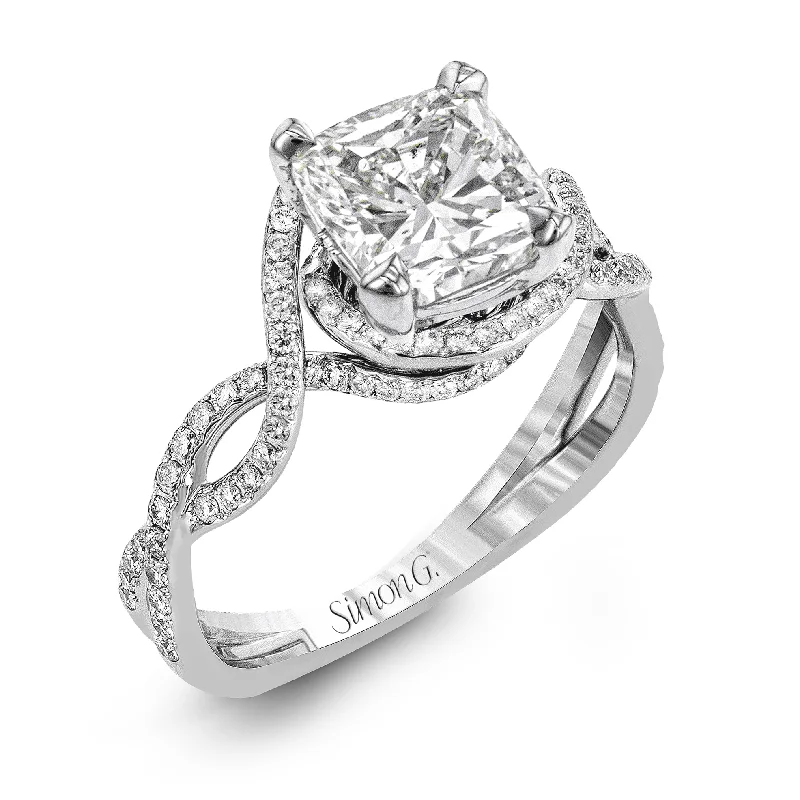 Princess-Cut Criss-Cross Engagement Ring In 18k Gold With Diamonds