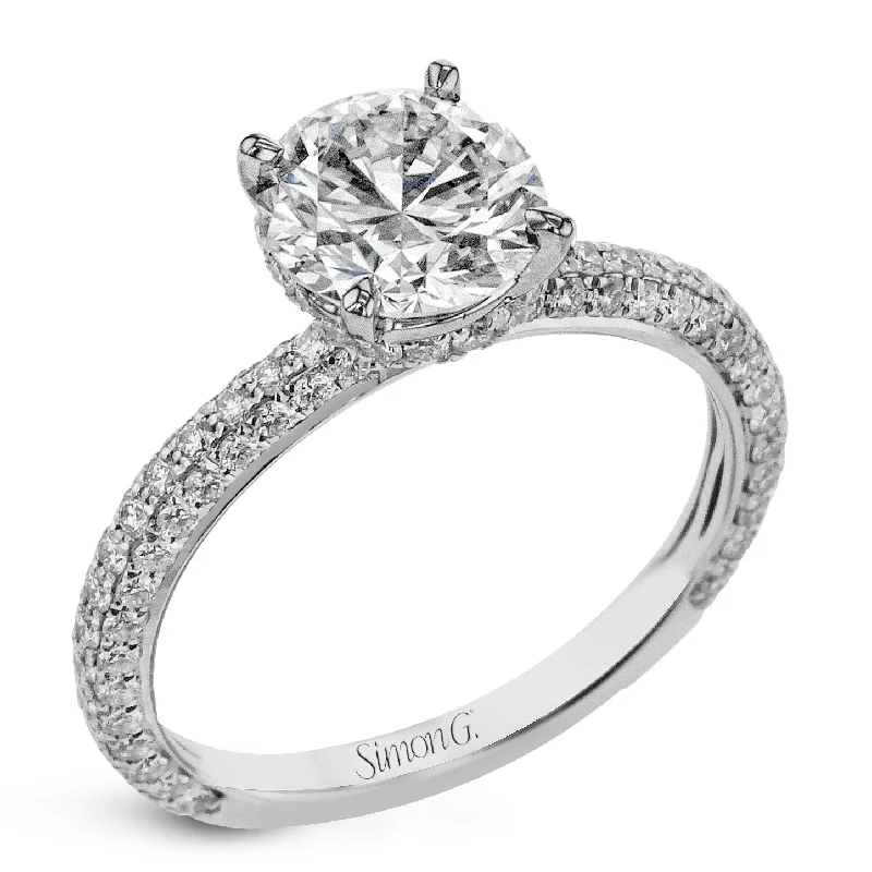 Round-cut Hidden Halo Engagement Ring in 18k Gold with Diamonds