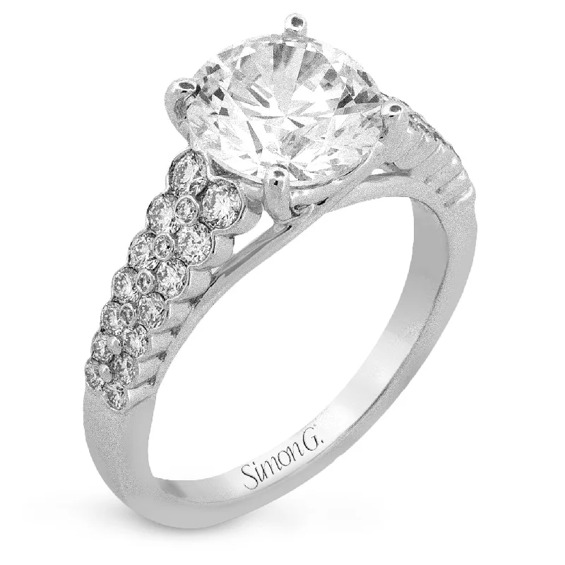 Round-cut Micro-bezel Engagement Ring in 18k Gold with Diamonds