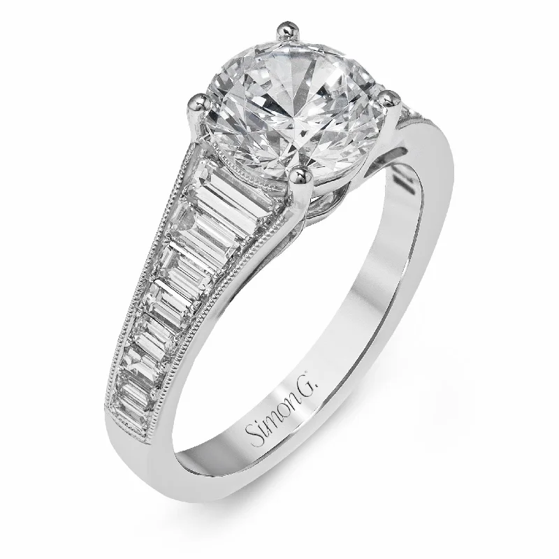 Round-Cut Engagement Ring In 18k Gold With Diamonds