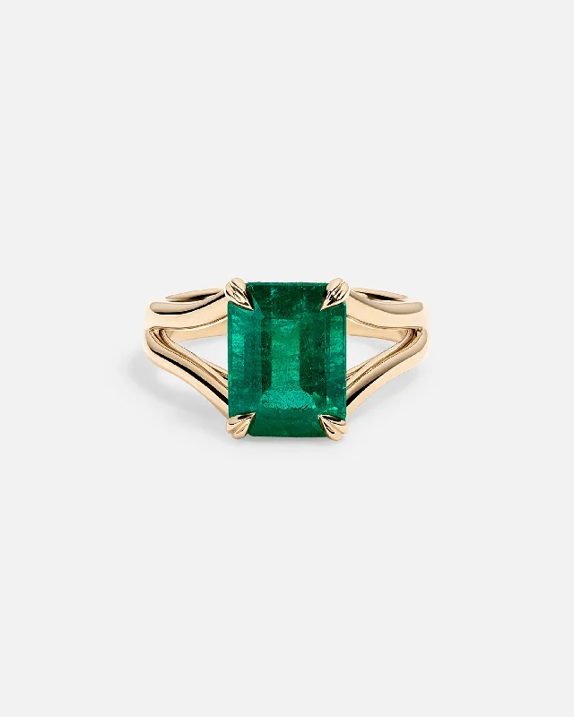 EMARA Emerald Split Shank Ring