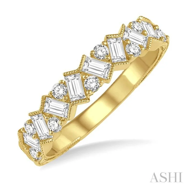 5/8 Ctw Zigzag Baguette and Round Cut Diamond Ring in 14K Yellow Gold