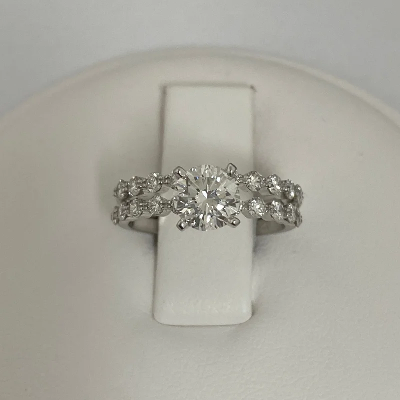 18Kt White Gold Diamond Wedding Set