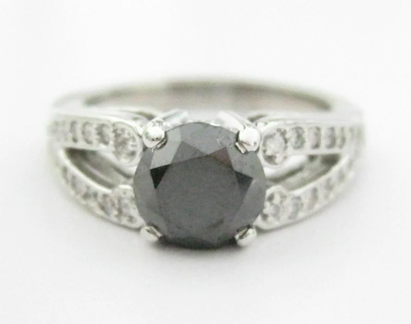 2.48 Natural Black & White Round Brilliants Diamond Ring Size 6 18kt White Gold