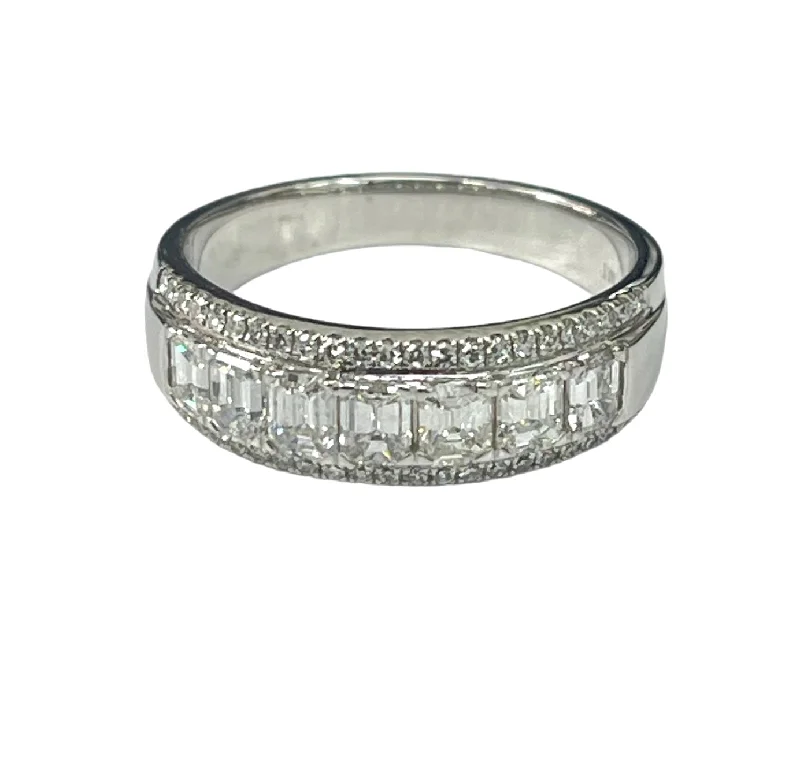 Baguettes and Round Brilliant Single Row Diamond Ring White Gold 14kt