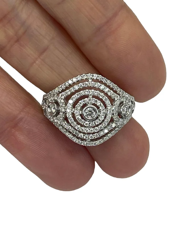 Celebration Round Brilliant Diamond Ring White Gold 14kt