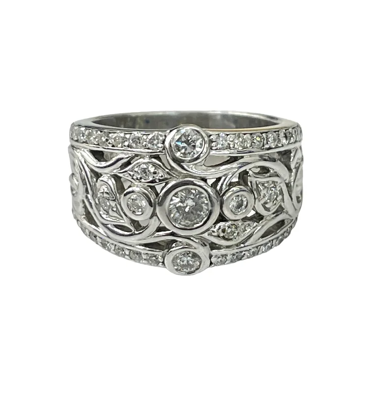 Classic Inspired Floral Diamond Ring White Gold 14kt