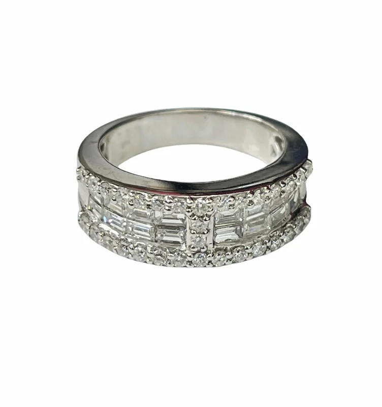 Round Brilliants and Baguettes Diamond Band 1.32 Carats White Gold